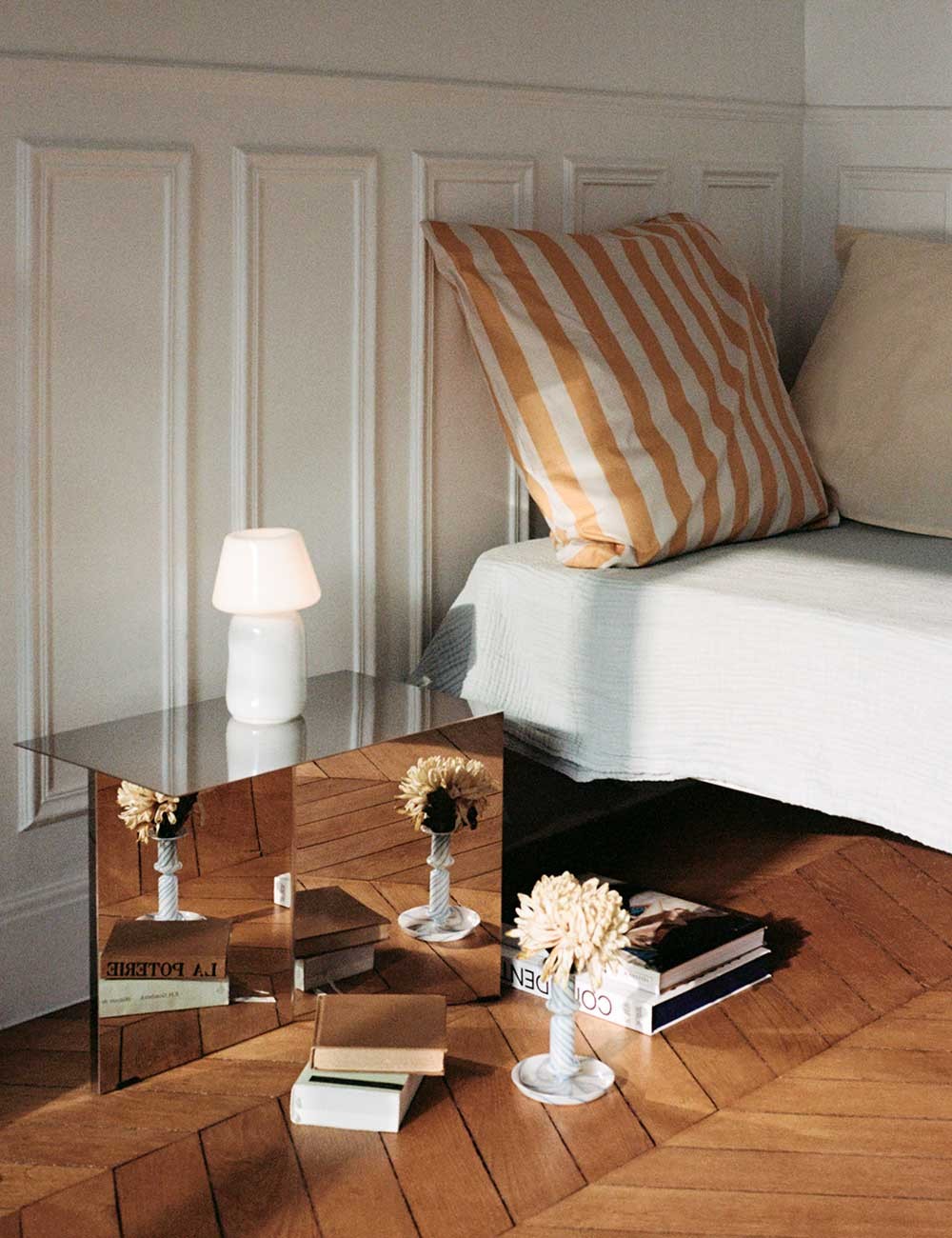 slit table oblong mirror