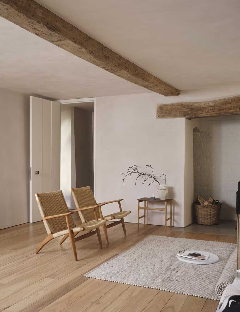 CH004 NESTING TABLES