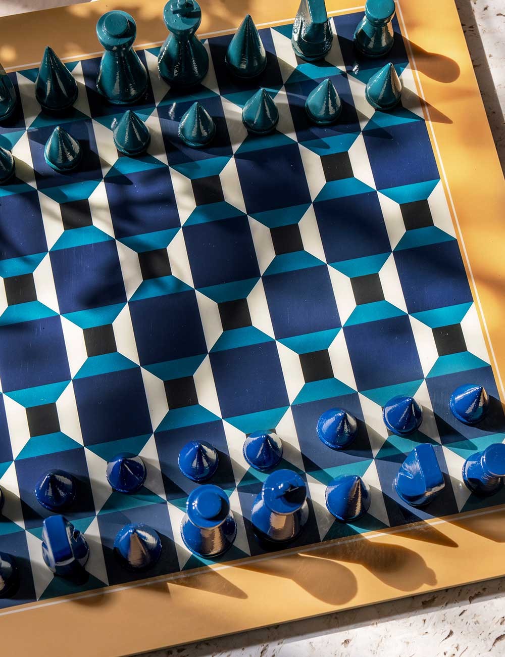 LACQUERED CHESS ATHENA