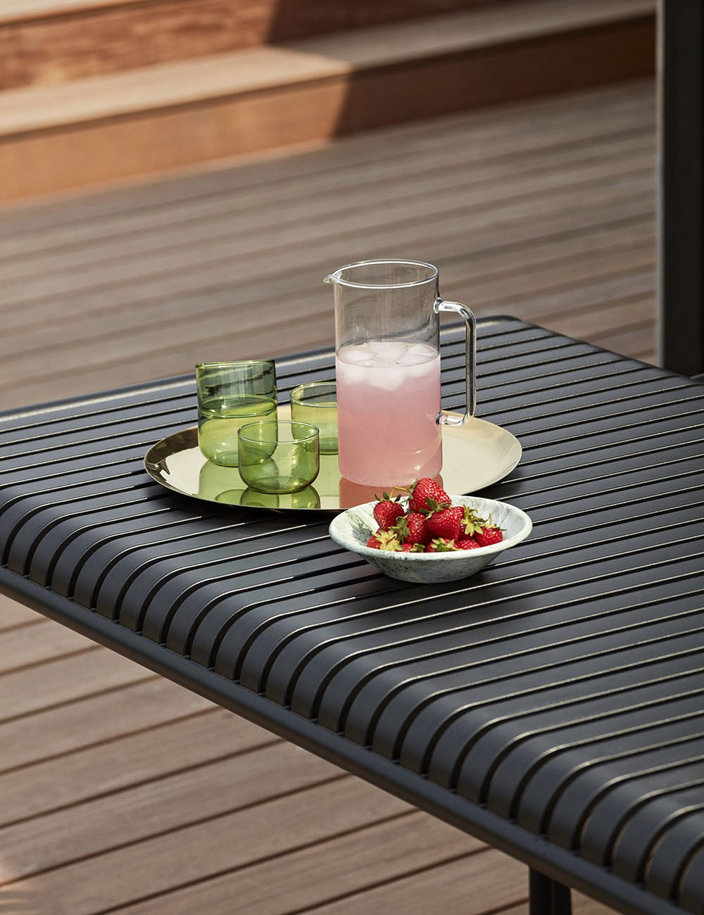 PALISSADE TABLE