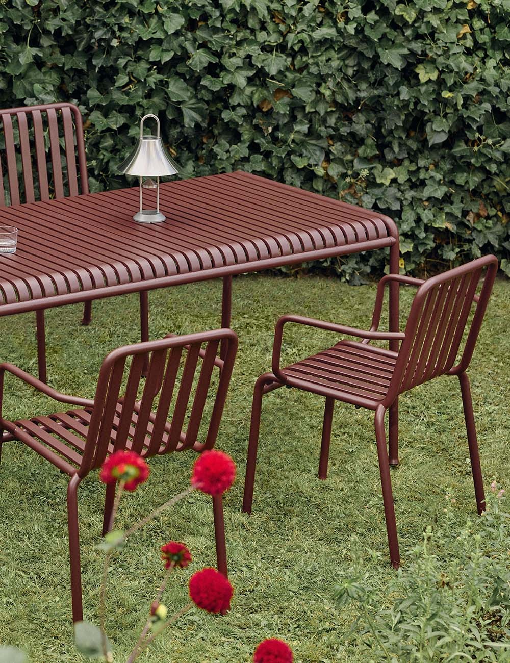 PALISSADE TABLE