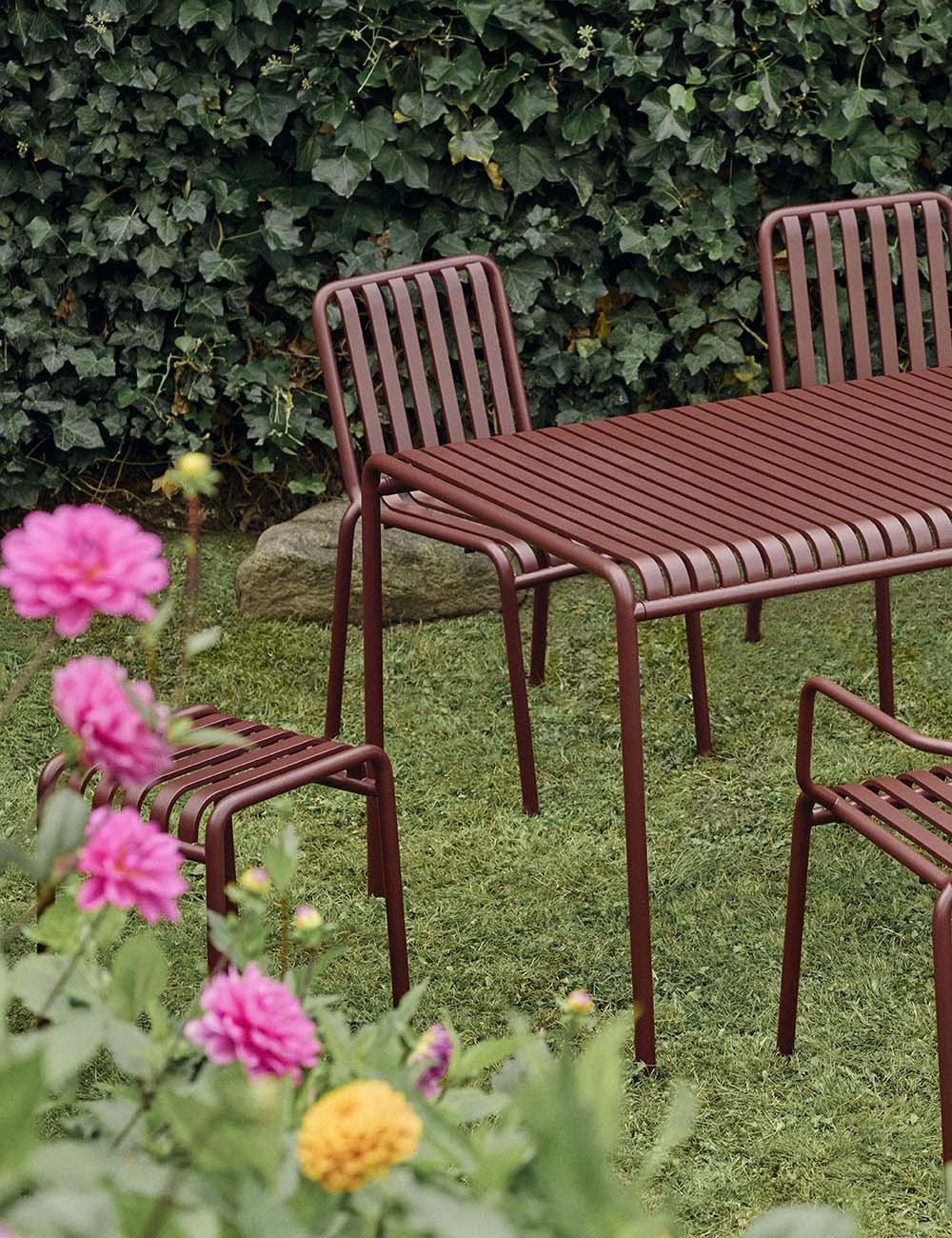 PALISSADE TABLE