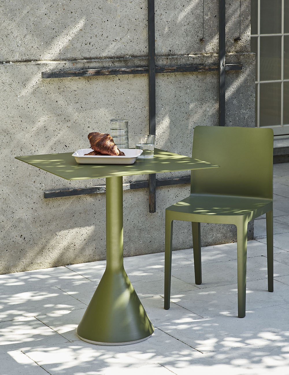 tavolo conico a palizzata