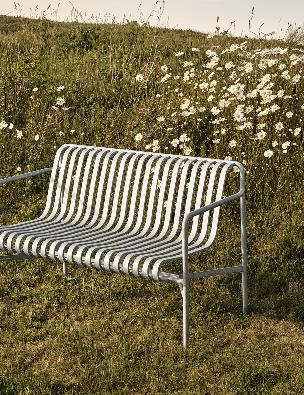 Palissade dining bench armrest