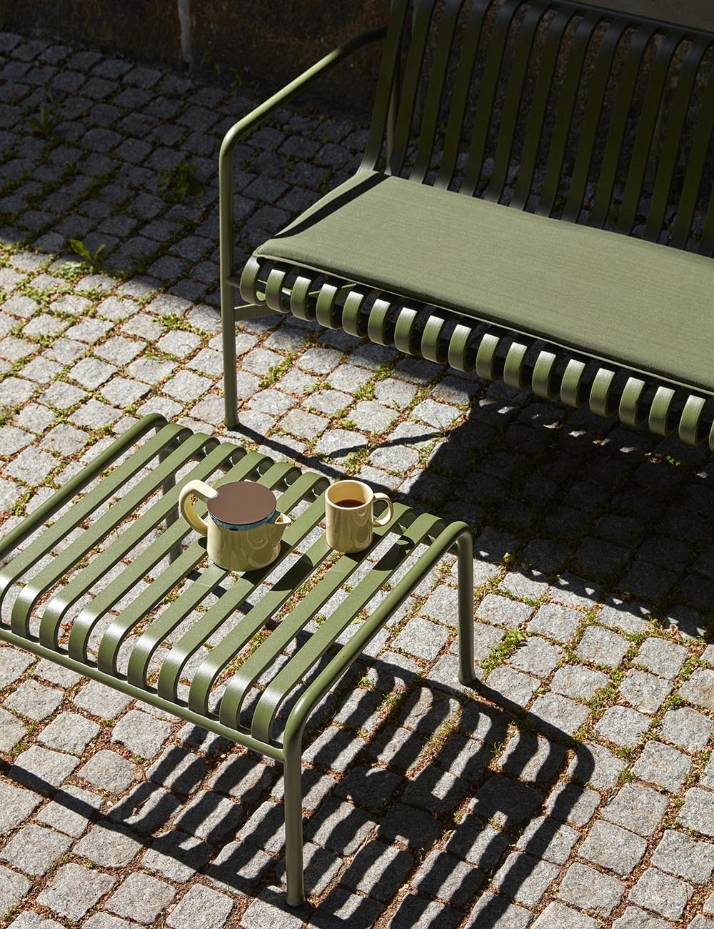 Palissade dining bench armrest