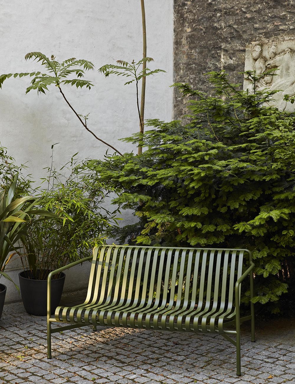 palissade dining bench w armrest