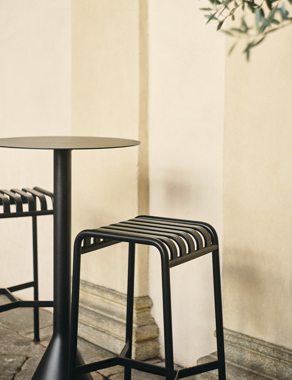 Palissade cone table round tall