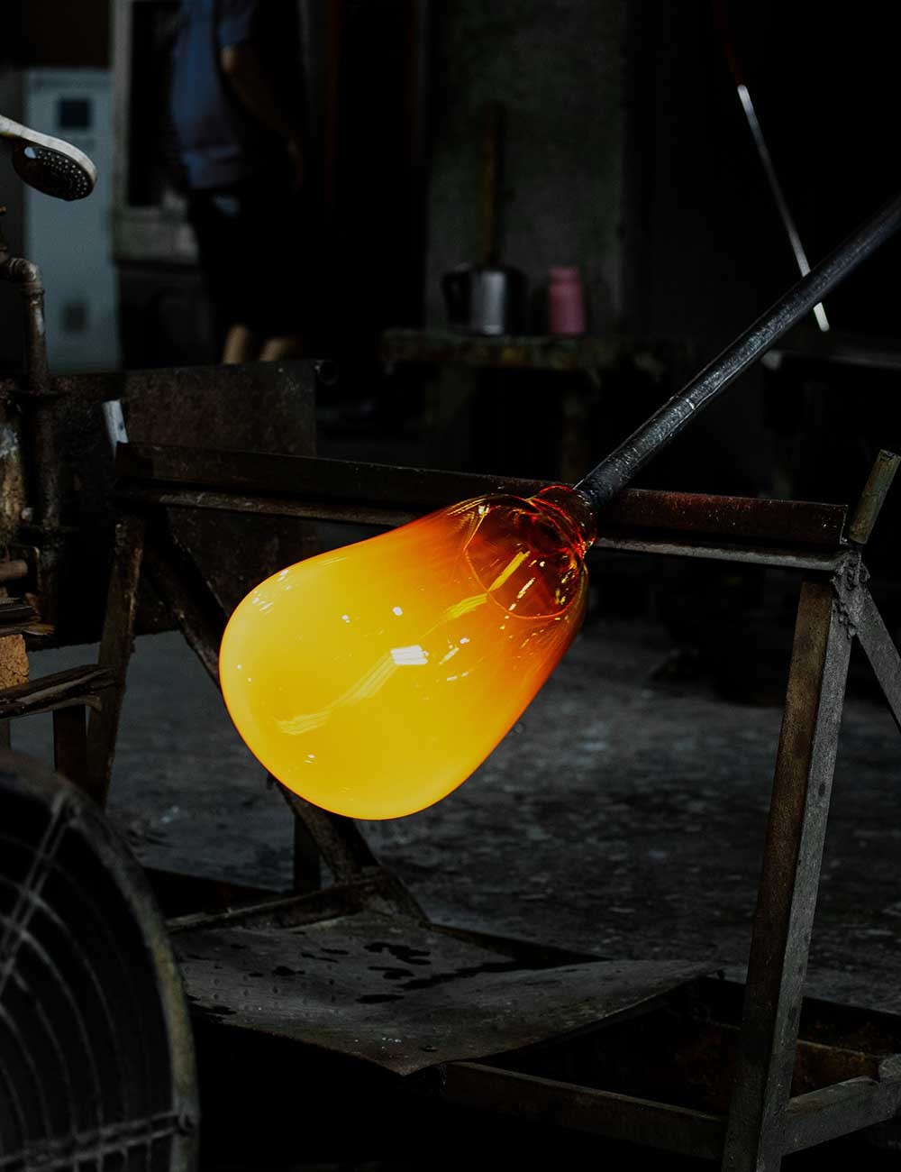 table haute en verre Crown