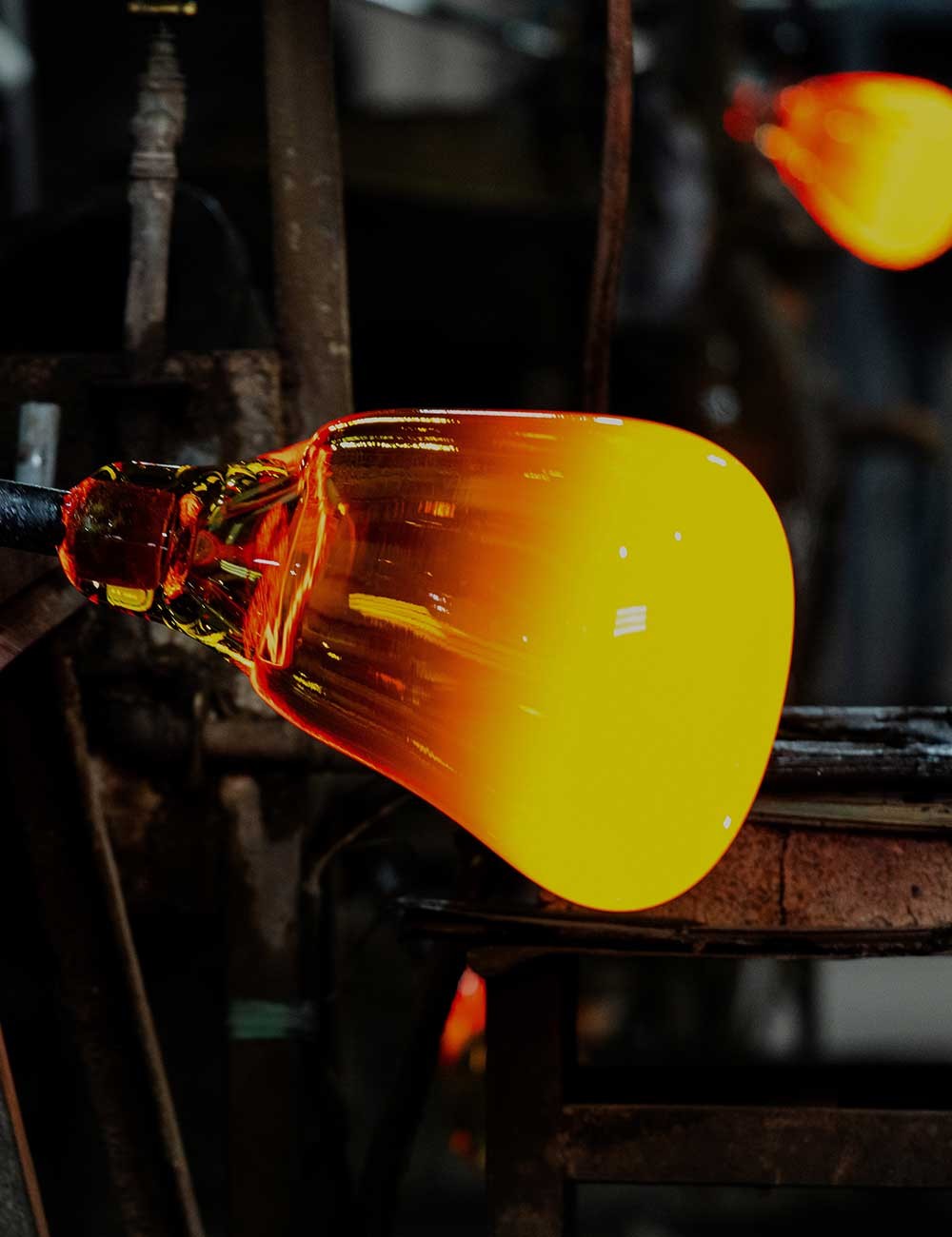 tavolo a corona in vetro alto