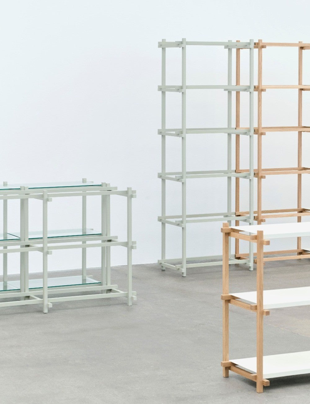 Étagère haute en bois