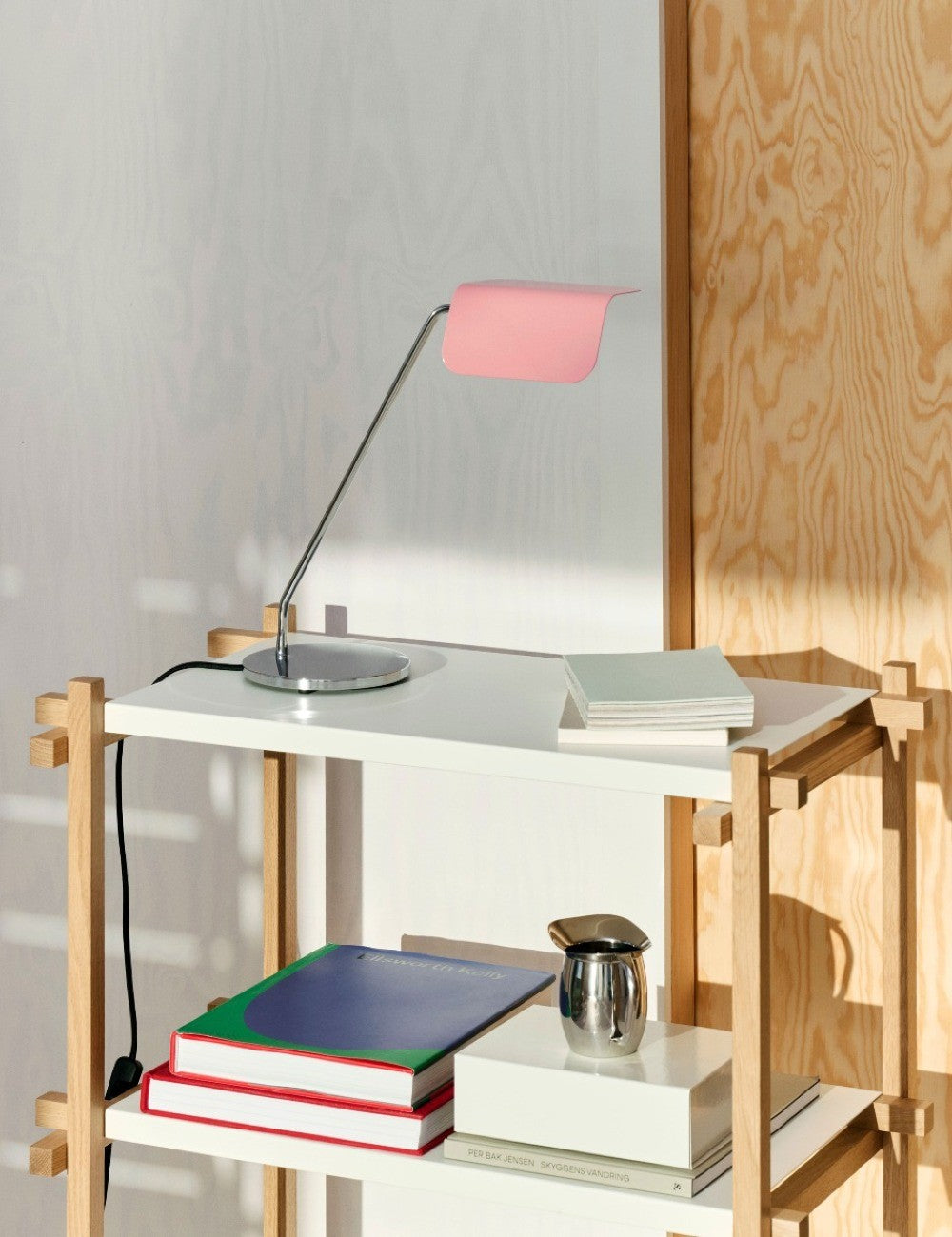 Étagère haute en bois