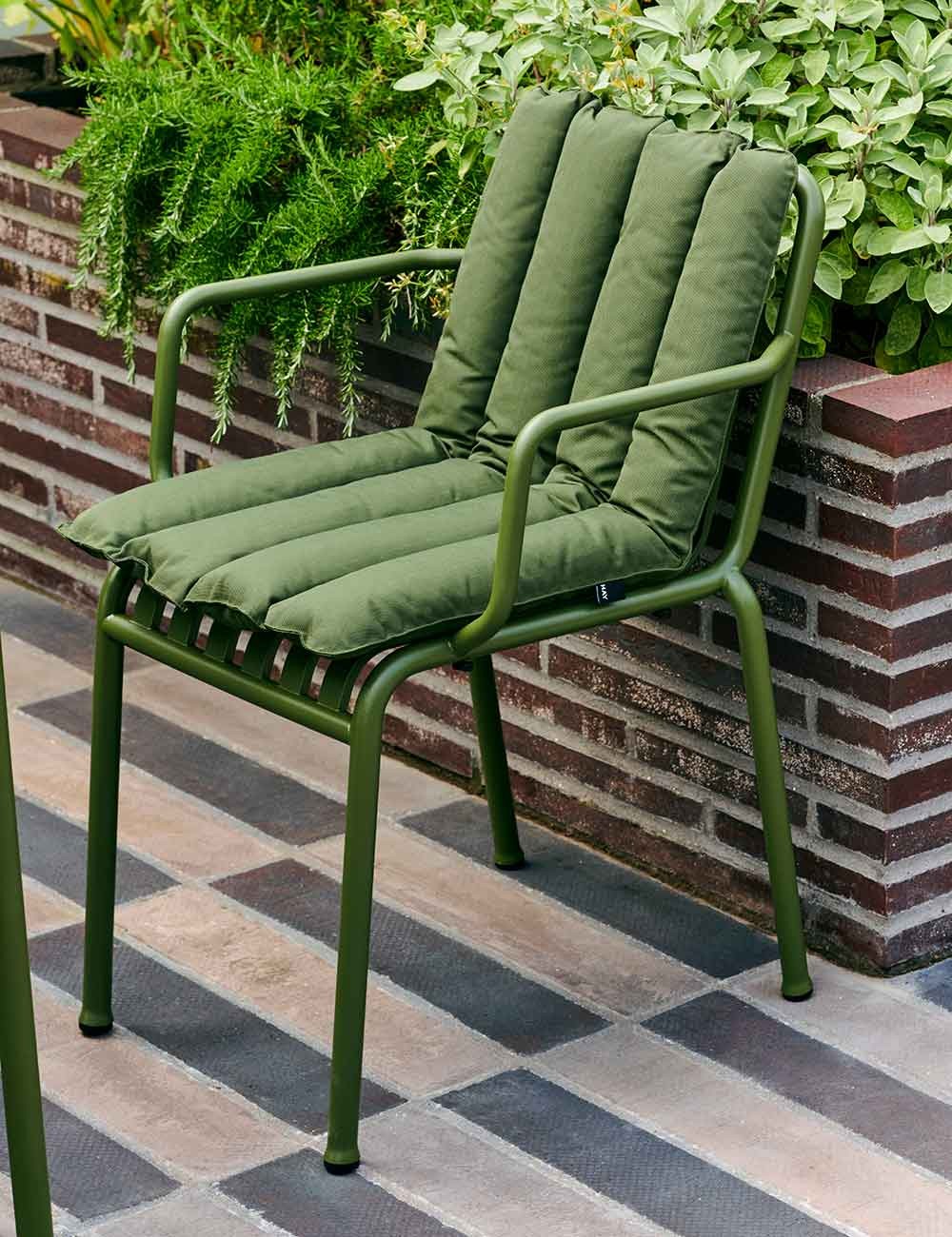 SOFT QUILTED CUSHION PALISSADE CHAIR AND ARMCHAIR