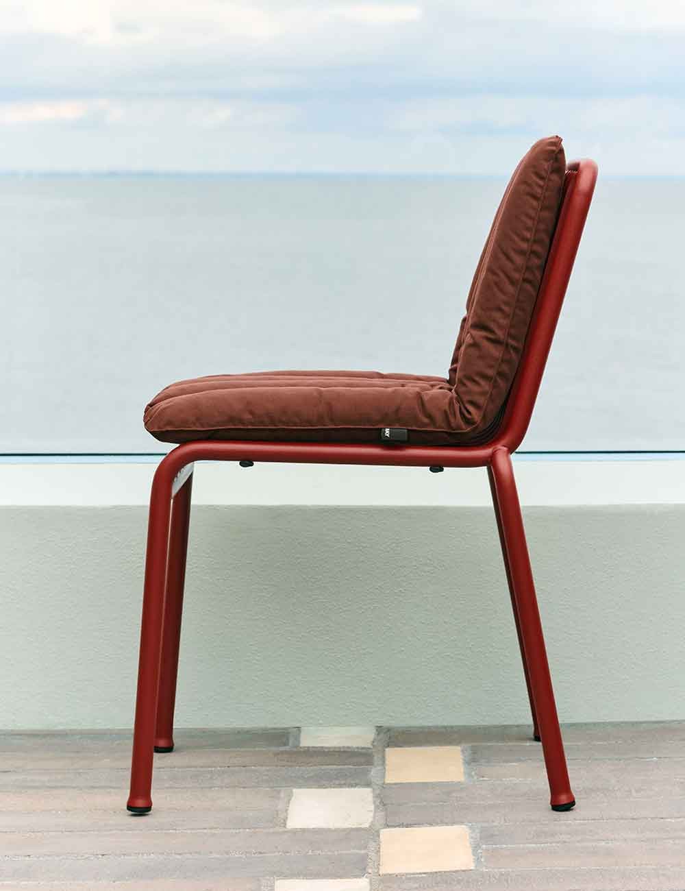 SOFT QUILTED CUSHION PALISSADE CHAIR AND ARMCHAIR