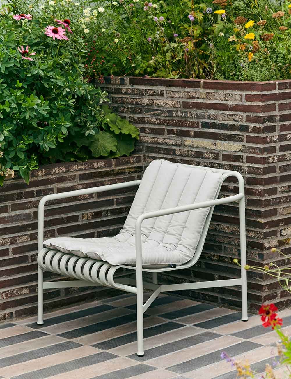 SOFT QUILTED CUSHION PALISSADE LOUNGE CHAIR LOW