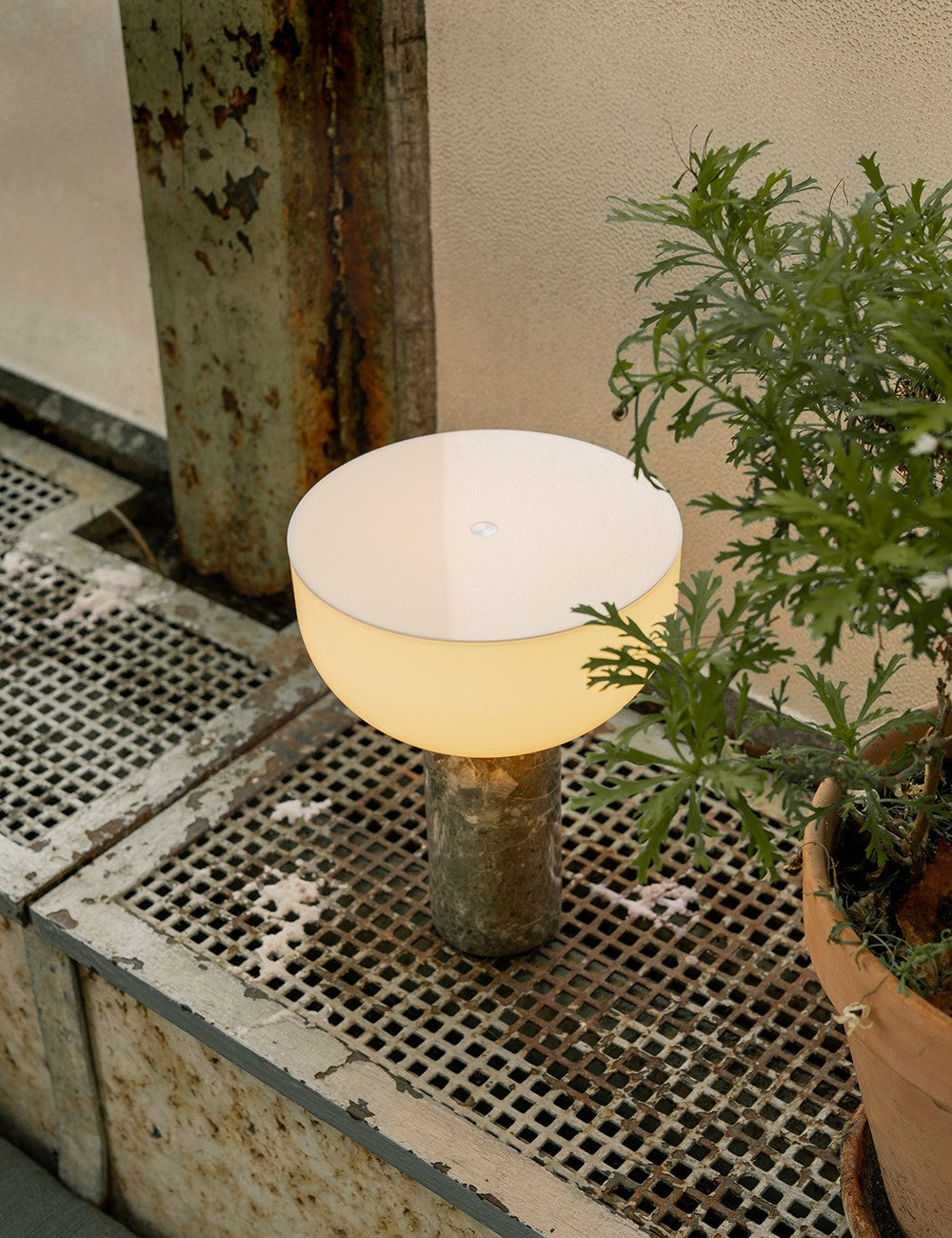 kizu portable table lamp