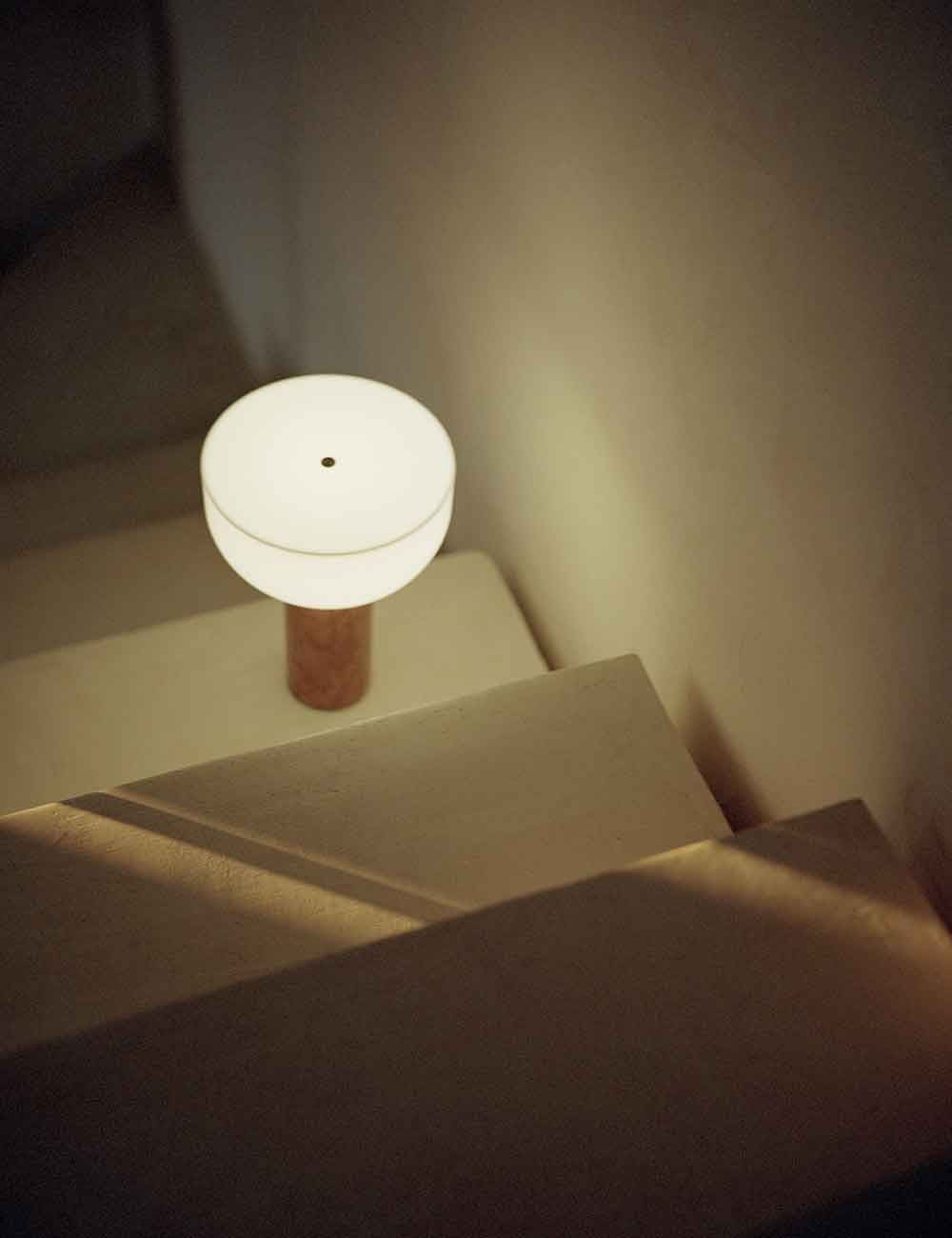 kizu portable table lamp