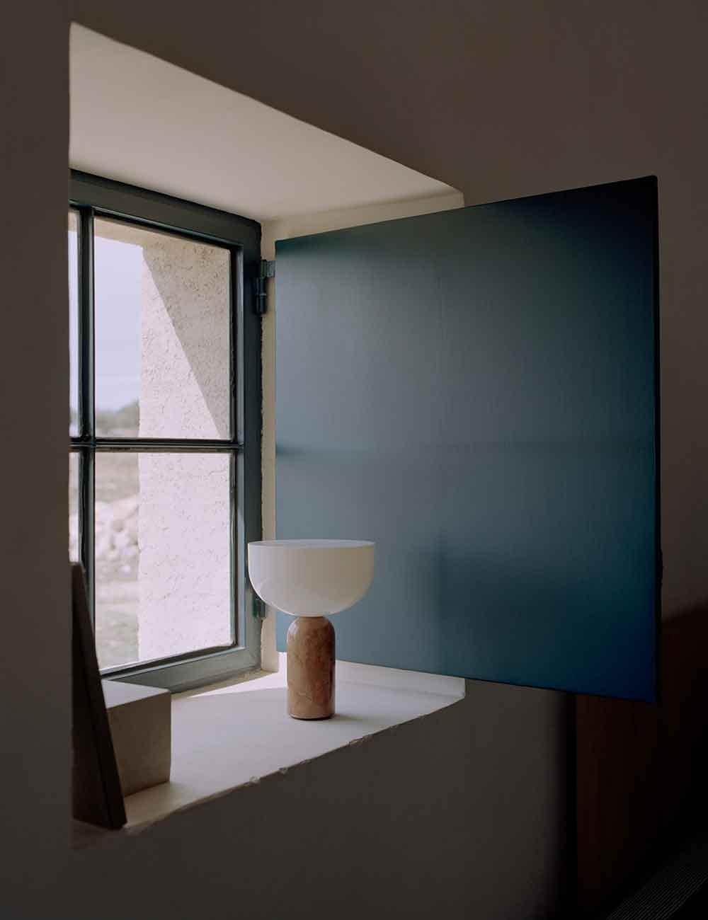 kizu portable table lamp