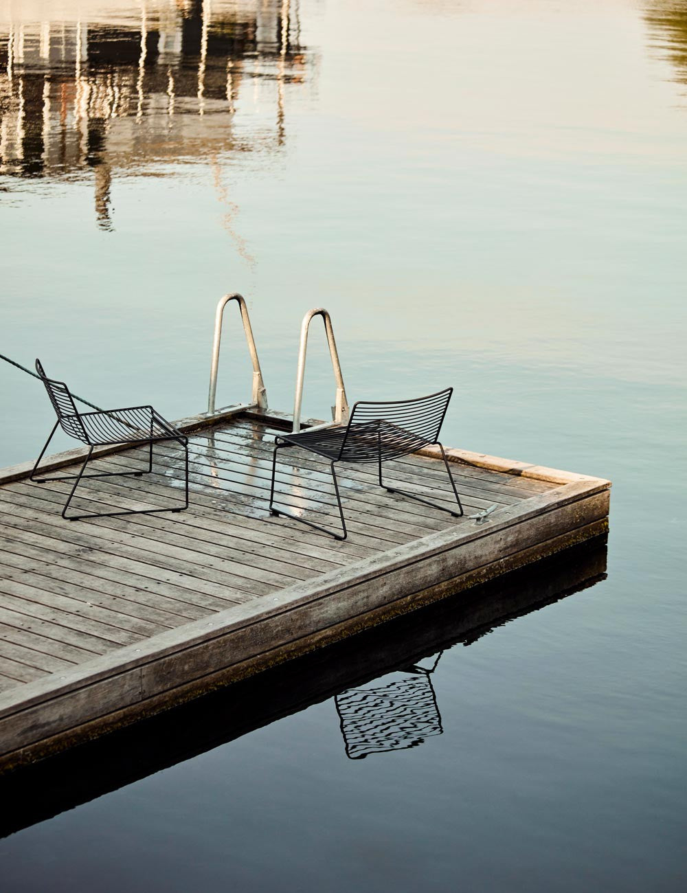 HEE LOUNGE CHAIR