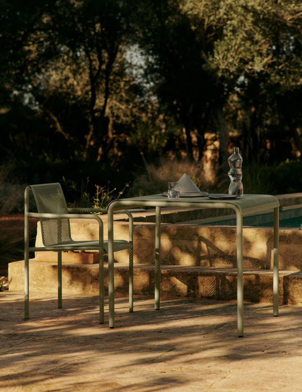 DAPPLE DINING TABLE 80x80