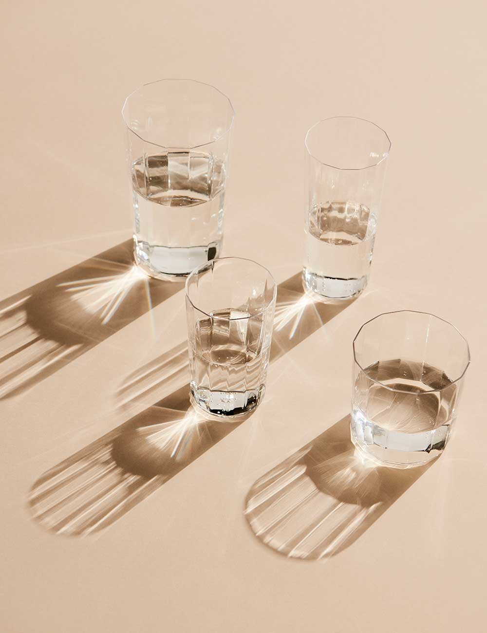 ensemble de 4 verres d'angle