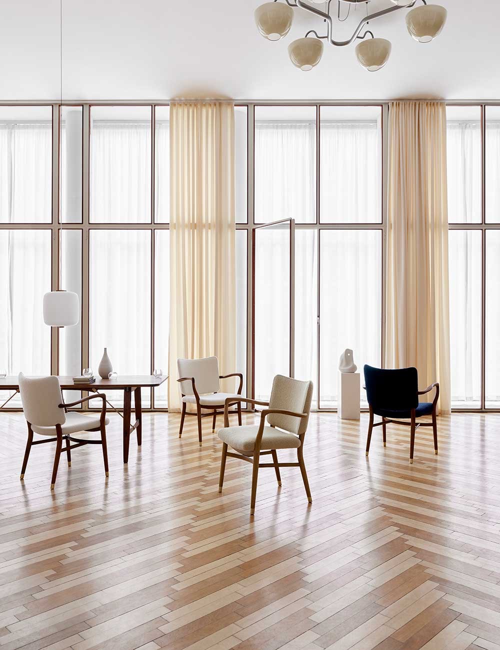 VLA61 MONARCH CHAIR BARU