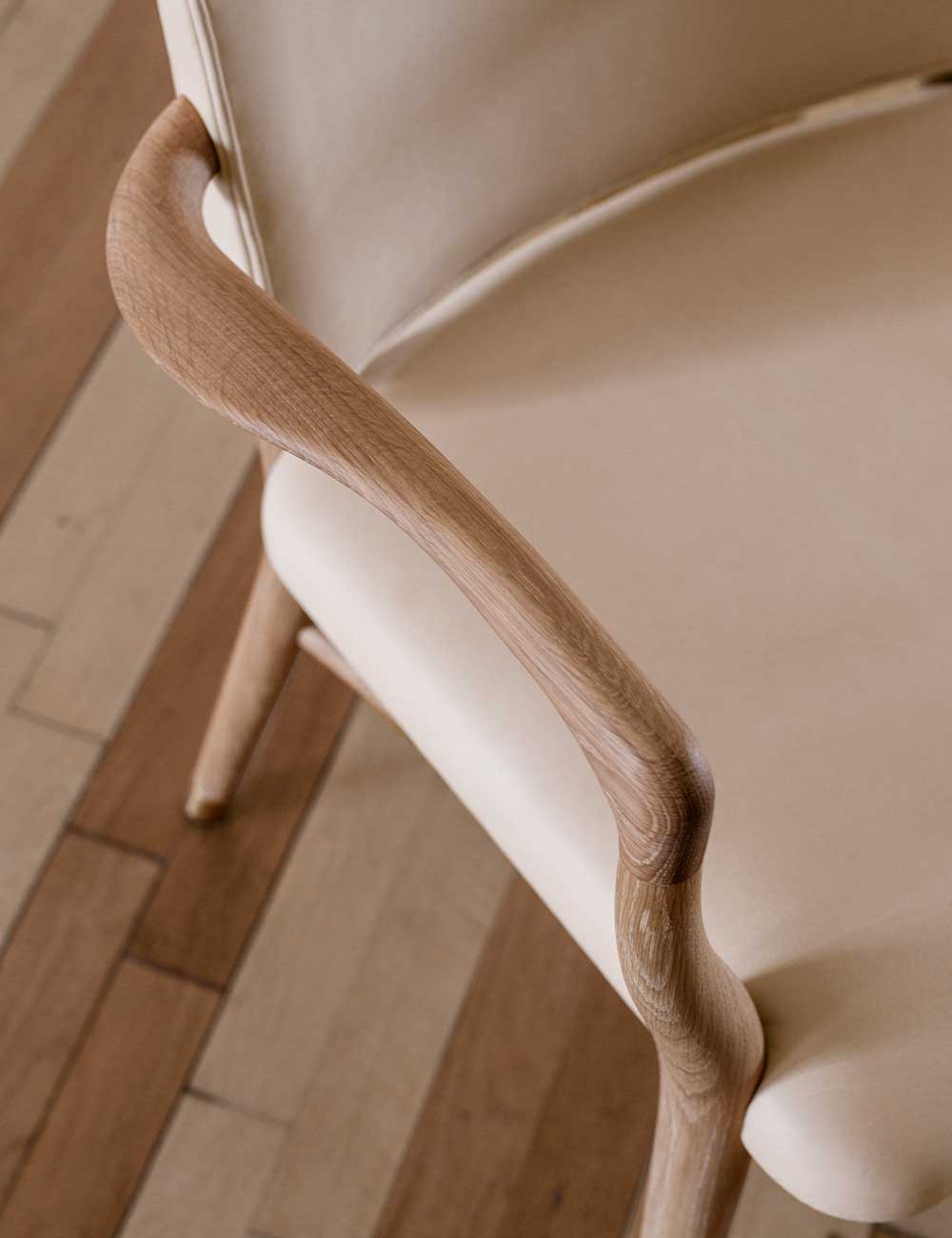 VLA61 MONARCH CHAIR BARU