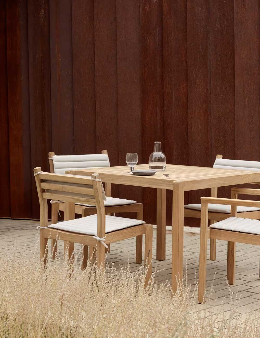 AH902 OUTDOOR DINING TABLE