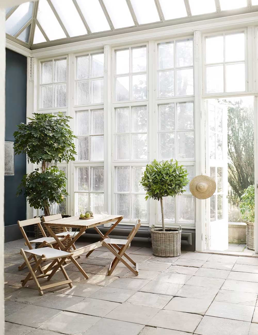 BM3670 DINING TABLE