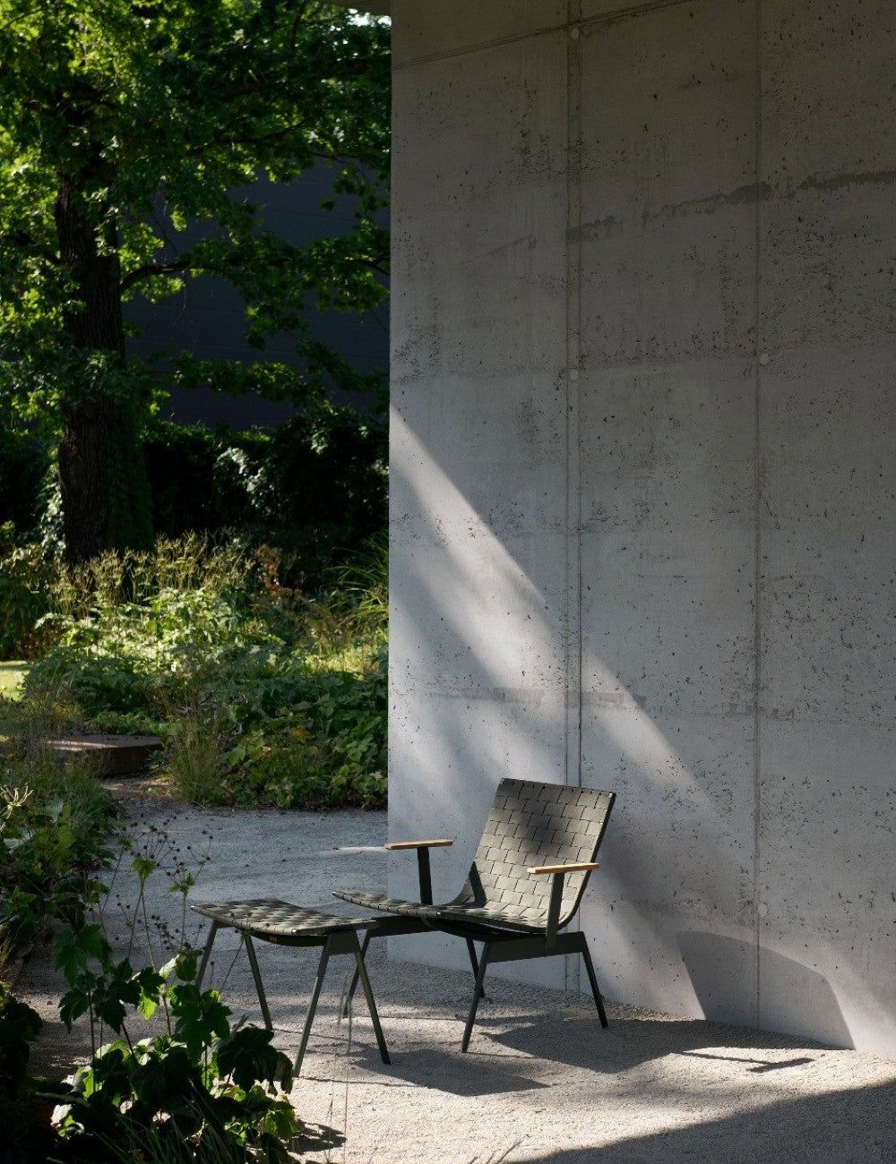 VILLE AV45 LOUNGE CHAIR