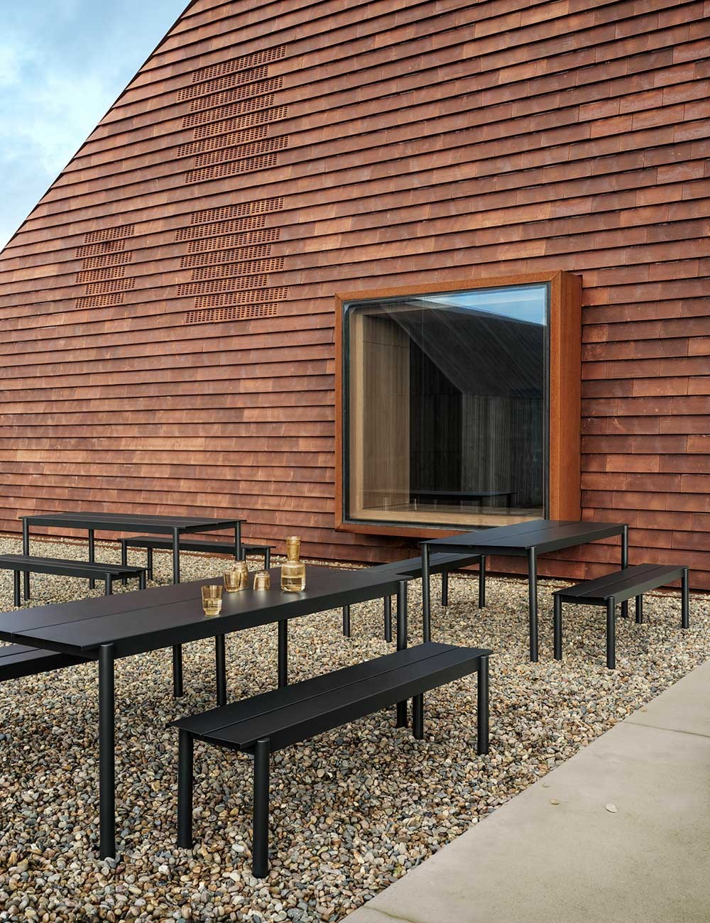 LINEAR STEEL TABLE 200