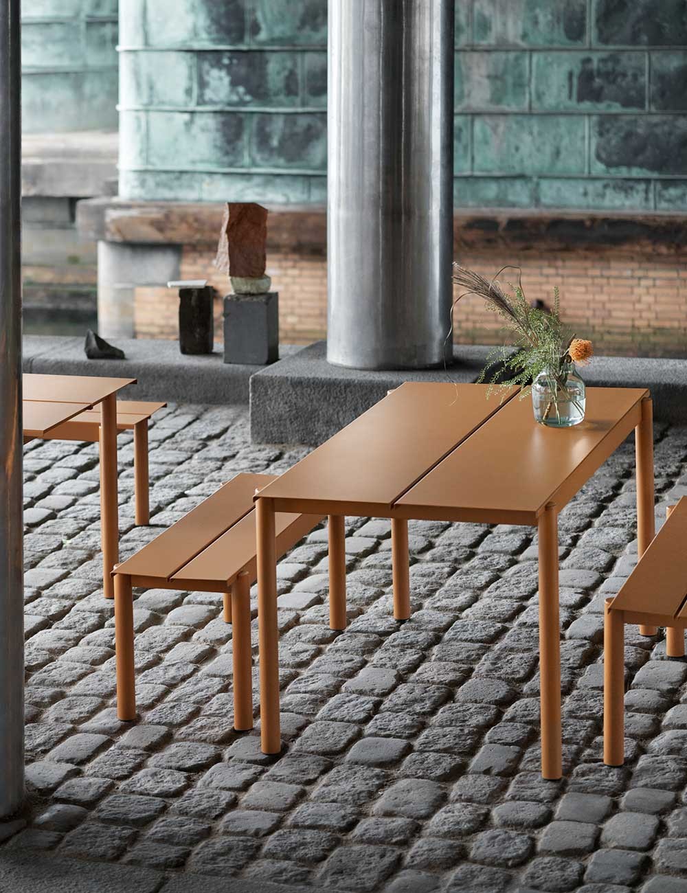 LINEAR STEEL BENCH 110