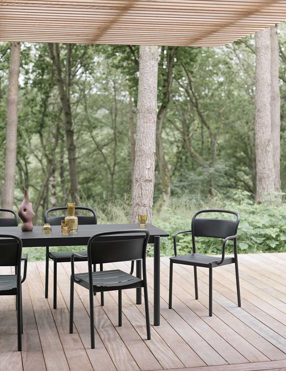 LINEAR STEEL SIDE CHAIR