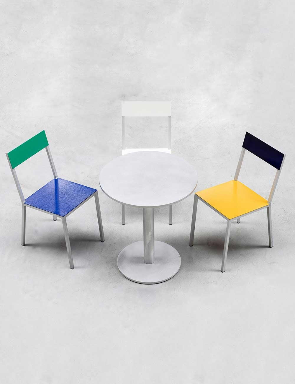 ROUND TABLE