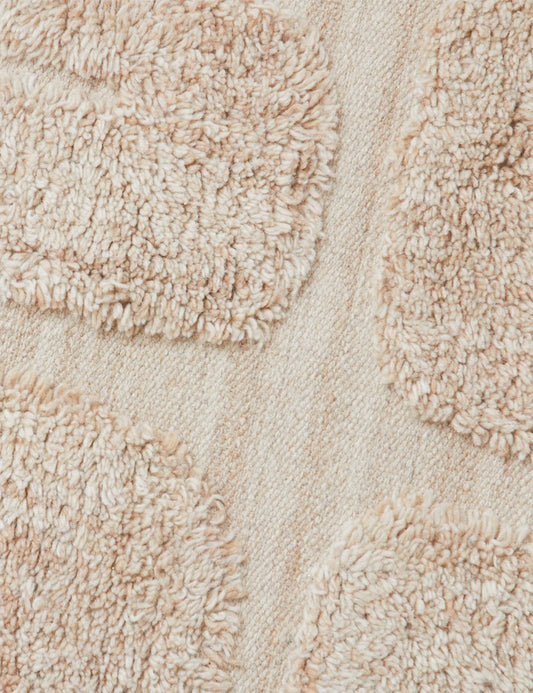 TUFTED RUG