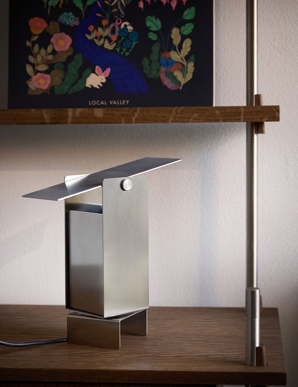 PIVOTING TABLE LAMP