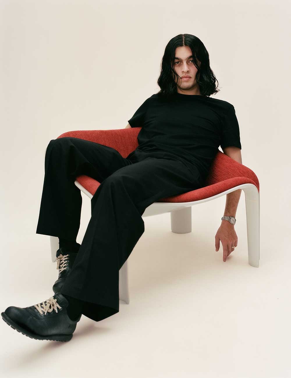 F300 LOUNGE CHAIR