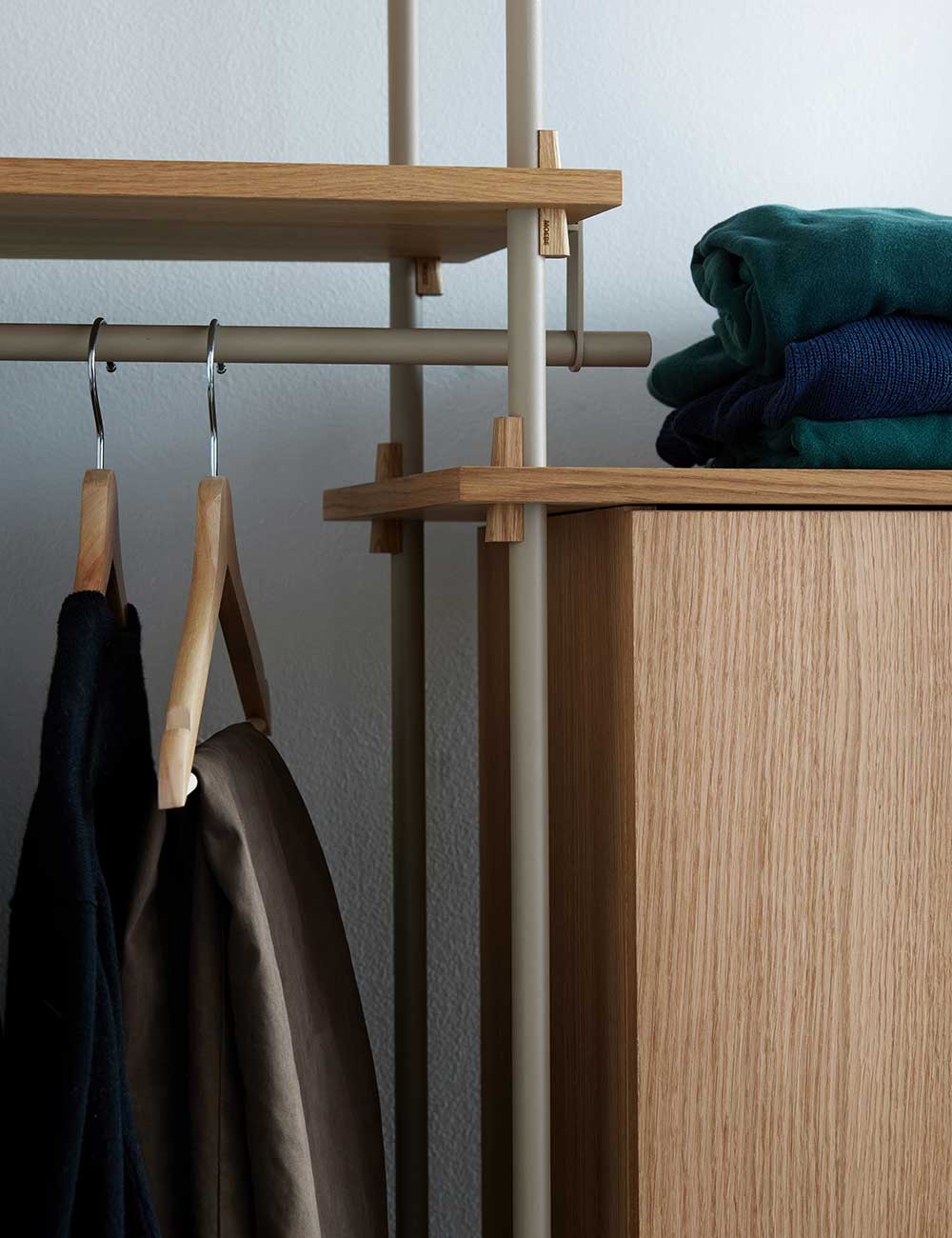 SYSTÈME D'ÉTAGÈRES s.255.2.J