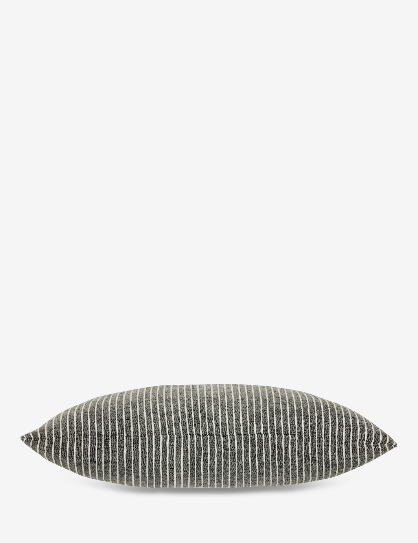 coussin à rayures monochromes