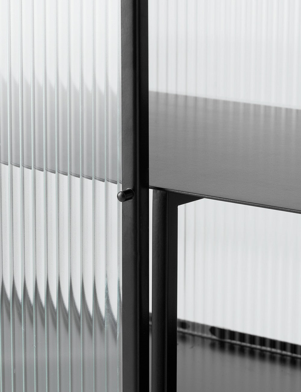 HAZE VITRINE REEDED BLACK