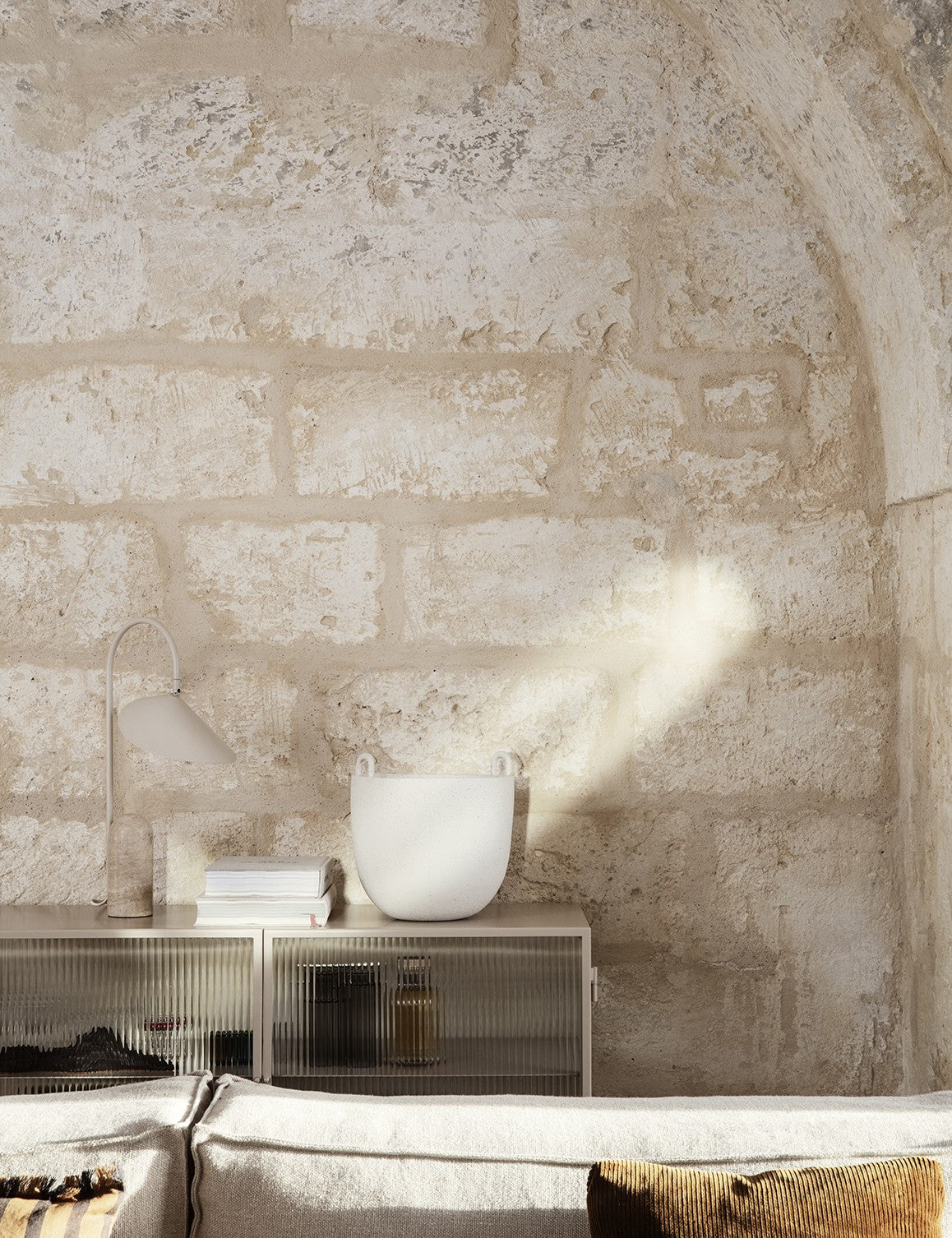 Credenza in cashmere con motivo a canne Haze