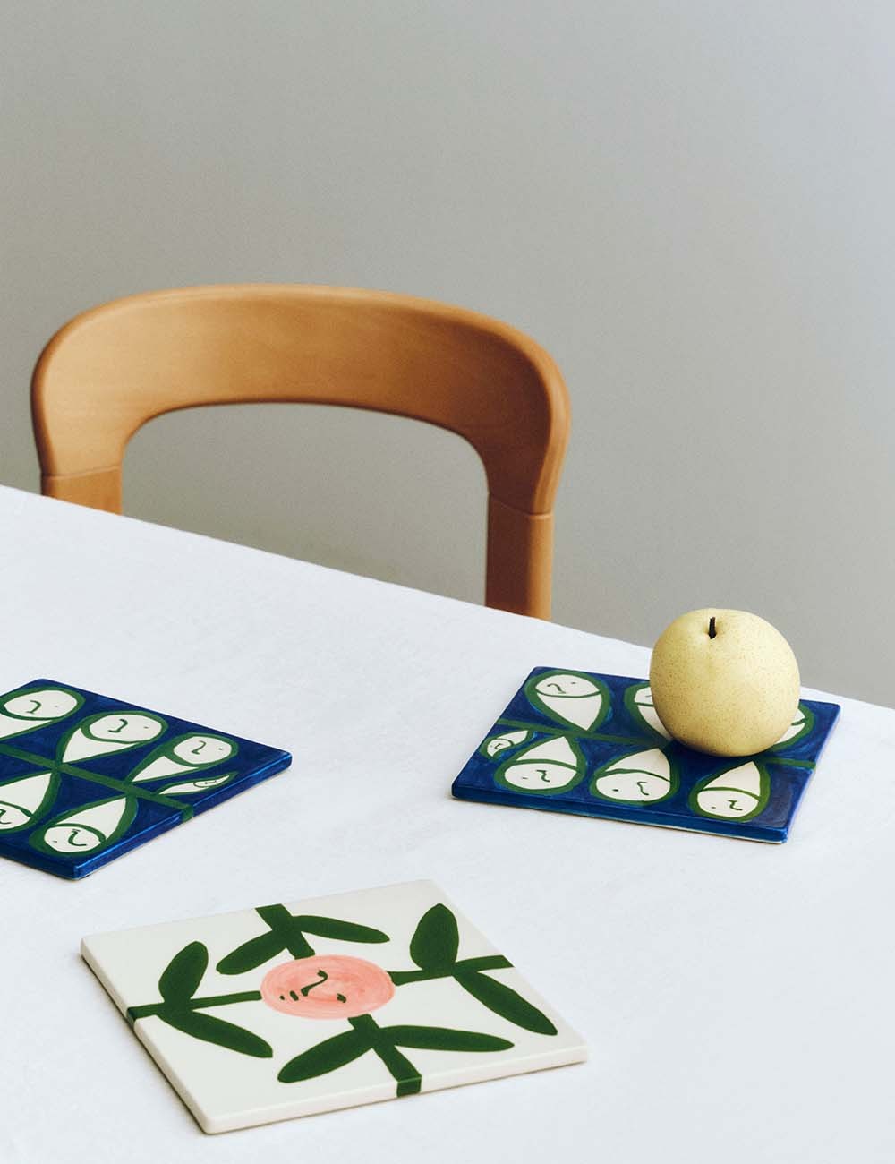 LE DESSOUS DE PLAT À PEINTURE