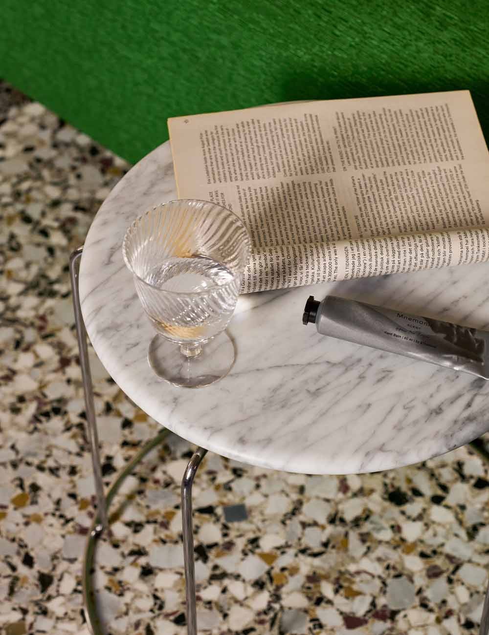 sgabello in filo metallico con piano in marmo vp11