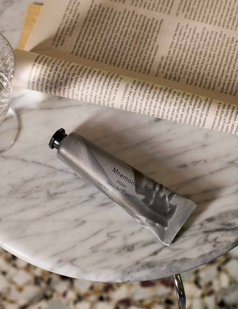 sgabello in filo metallico con piano in marmo vp11