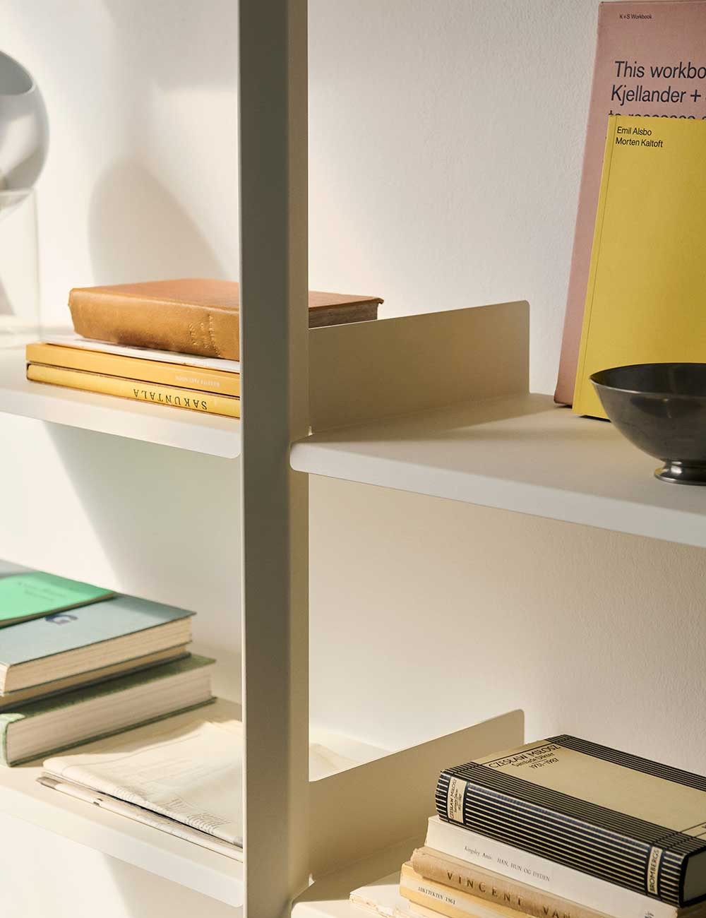 ROMBE COM C w. SHELF