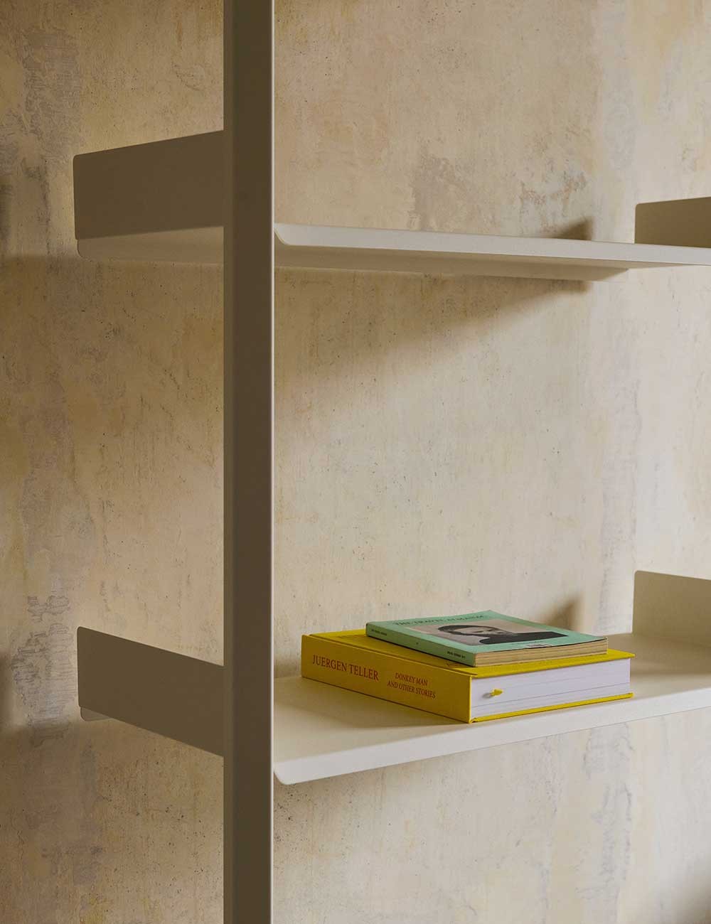 rombe com d w. shelf