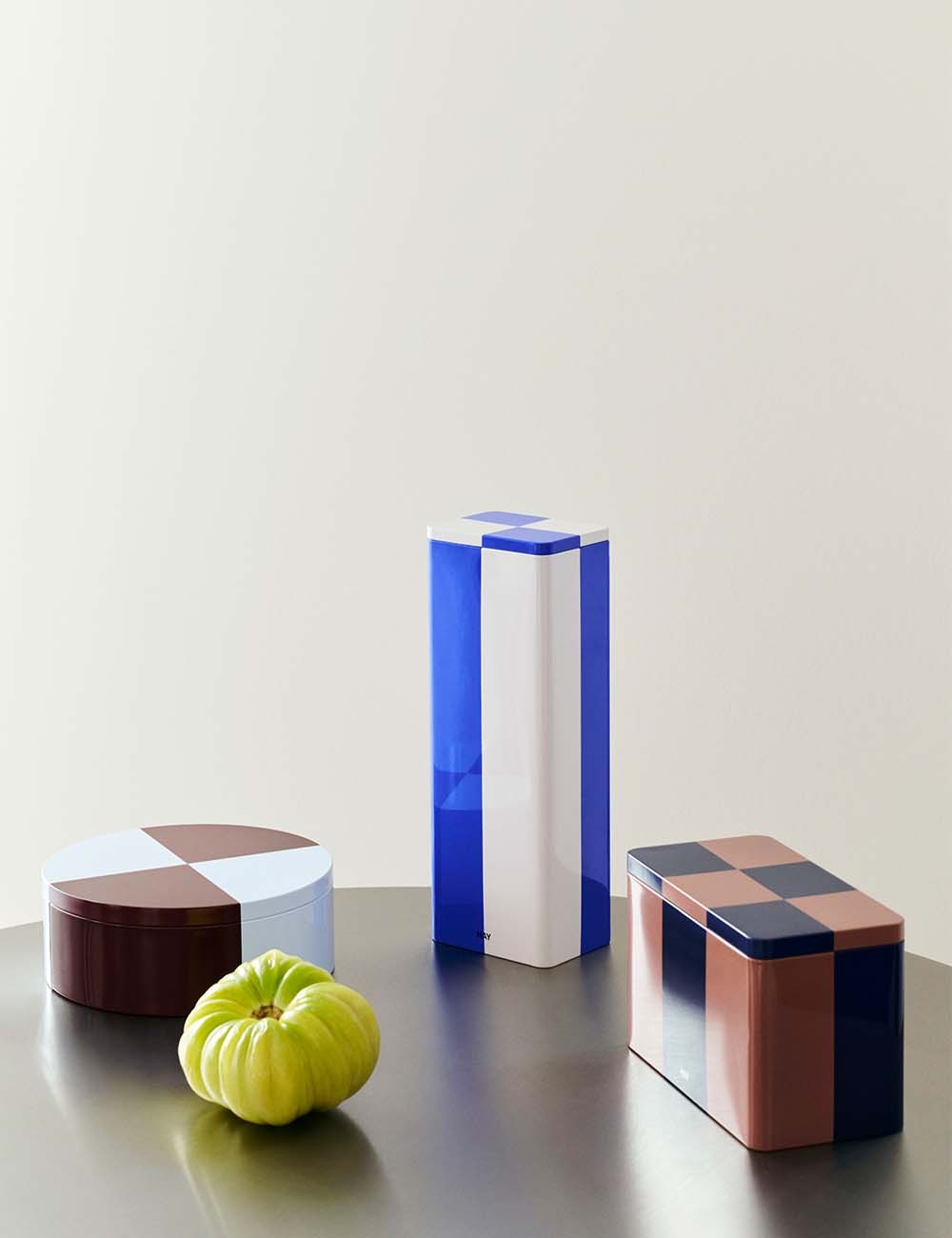 récipient en fer blanc mince