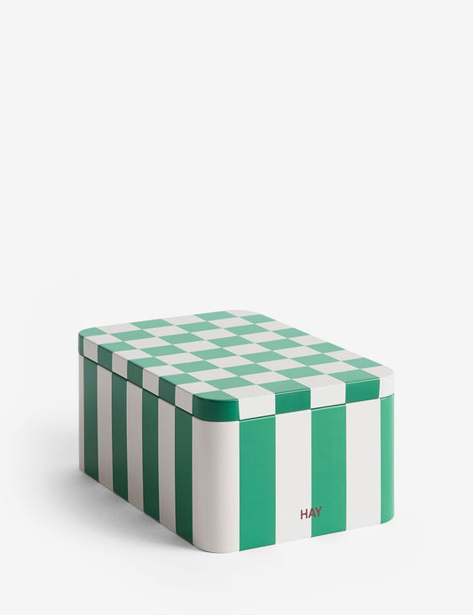 petit récipient en fer blanc