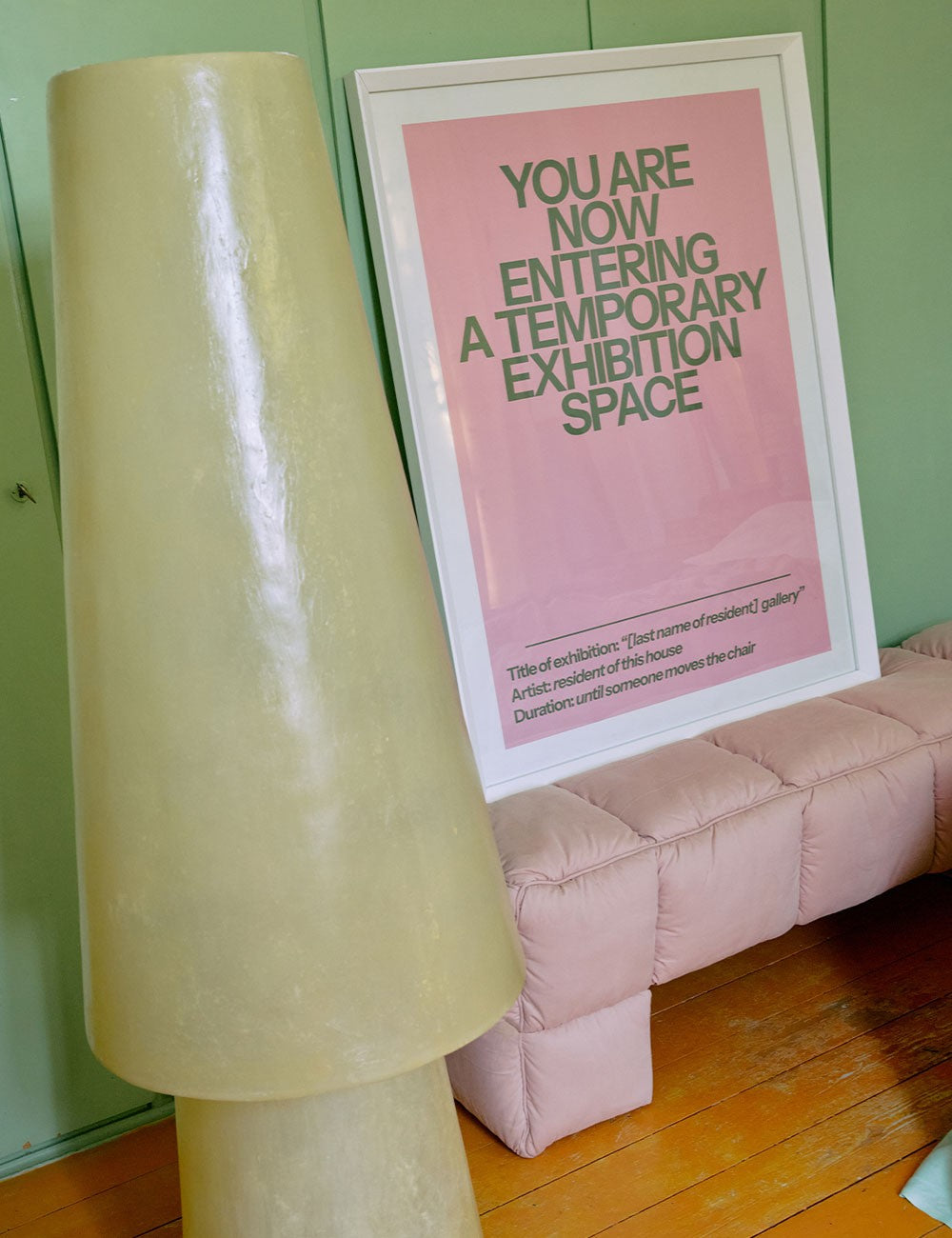PUFFY LOBBY BENCH