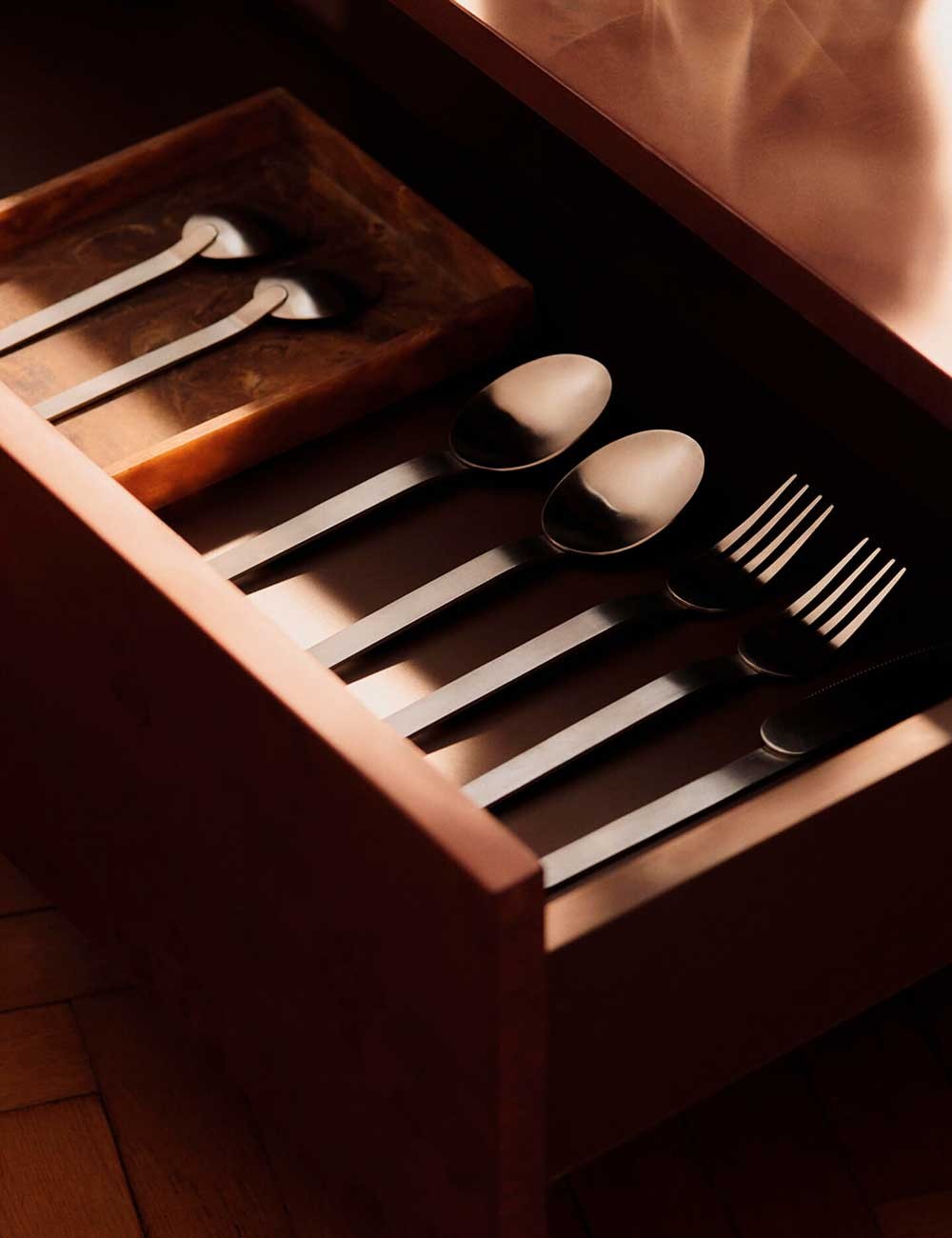 table basse de rangement en ronce