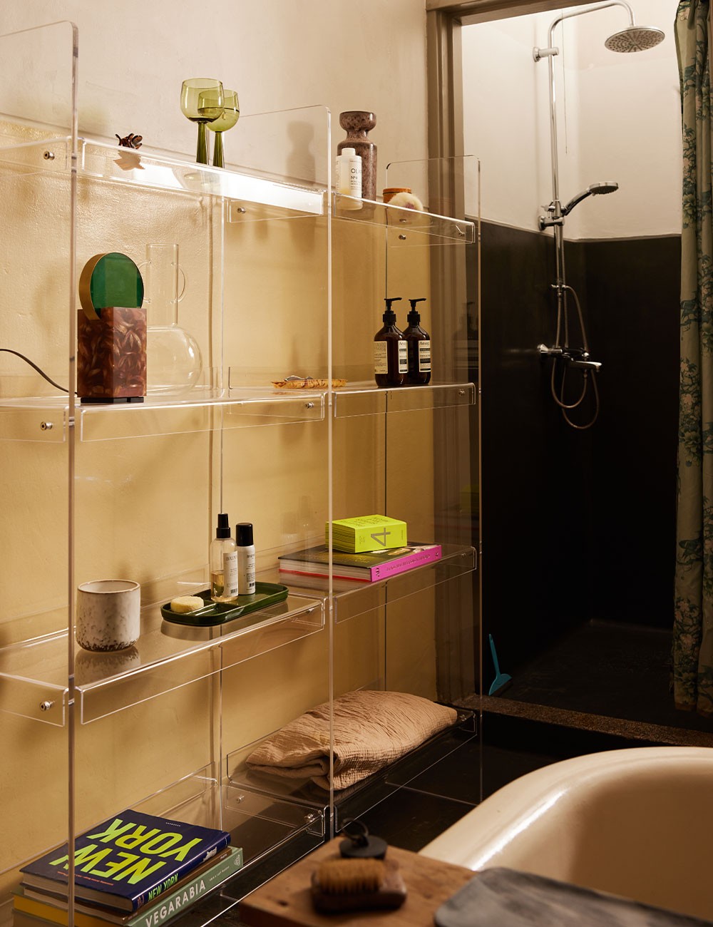 mobiletto in acrilico